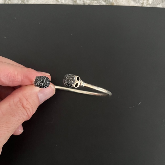 Black Skull Cuff - Picture 3 of 4